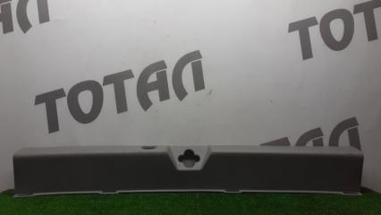 Запчасть планка под замок багажника TOYOTA NADIA 2000