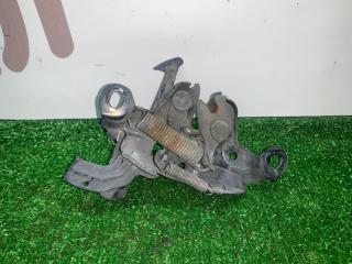 Замок капота Infiniti QX56 2005