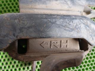Подушка двигателя правая ISUZU VEHICROSS UGS25 6VD1