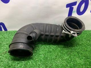 Запчасть патрубок воздушного фильтра TOYOTA IST 2004