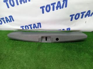 Планка под замок багажника TOYOTA ISIS 2010