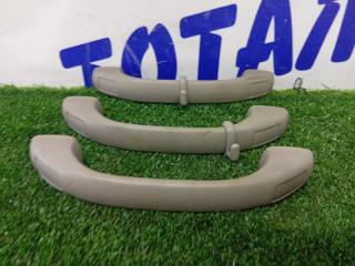 Фото запчасти потолочная ручка SUZUKI ESCUDO 2004 контрактная запчасть Запчасть потолочная ручка SUZUKI ESCUDO 2004