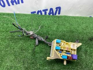 Запчасть блок предохранителей под капот TOYOTA SIENTA 2004