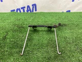 Запчасть крепление аккумулятора TOYOTA SIENTA 2004