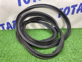 Уплотнительная резинка багажника MITSUBISHI PAJERO 2006