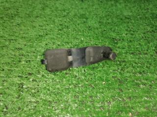 Запчасть крепление коврика NISSAN WINGROAD 2012