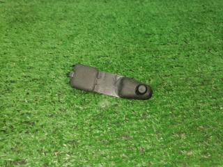 Запчасть крепление коврика NISSAN WINGROAD 2012