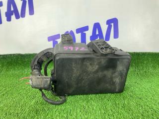 Запчасть блок предохранителей под капот TOYOTA VOXY 2011