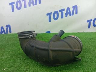 Запчасть патрубок воздушного фильтра TOYOTA IST 2003