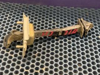 Ограничитель двери задний правый Great Wall Hover H3 2011