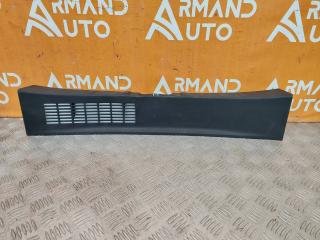 Запчасть кожух замка багажника Mitsubishi Outlander 2012-2023