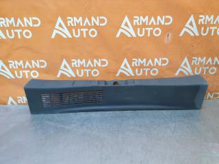 Запчасть кожух замка багажника Mitsubishi Outlander 2012-2023