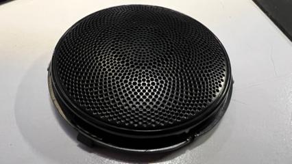 Фото запчасти накладка динамика Mercedes-Benz C-class 2014 Б/У запчасть Запчасть накладка динамика Mercedes-Benz C-class 2014