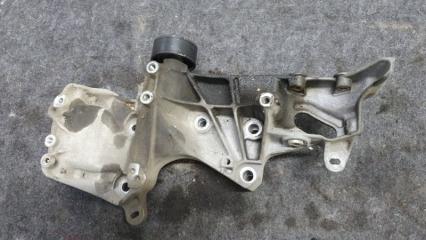 Фото запчасти кронштейн генератора Renault Logan 2006 Б/У запчасть Запчасть кронштейн генератора Renault Logan 2006