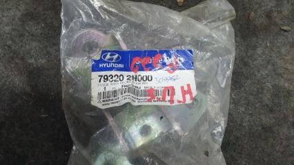 Петля двери нижняя задняя правая Kia Ceed