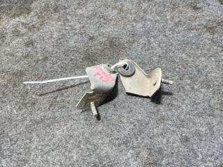 Запчасть крепление радиатора Nissan Primera