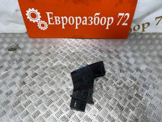 Запчасть кронштейн бампера передний правый Volvo V60