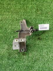 Крепление троса газа NISSAN AD контрактная Крепление троса газа NISSAN AD