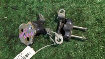 Фото запчасти петля двери задняя правая TOYOTA HILUX контрактная запчасть Запчасть петля двери задняя правая TOYOTA HILUX