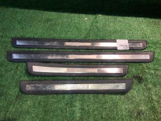 Фото запчасти накладка на порог TOYOTA ARISTO контрактная запчасть Запчасть накладка на порог TOYOTA ARISTO