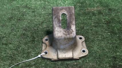 Фото запчасти крепление подушки двс правое ISUZU FORWARD контрактная запчасть Запчасть крепление подушки двс правое ISUZU FORWARD