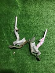 Фото запчасти петля капота TOYOTA NADIA 2001 контрактная запчасть Запчасть петля капота TOYOTA NADIA 2001