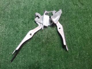 Фото запчасти петля капота MAZDA VERISA 2006 контрактная запчасть Запчасть петля капота MAZDA VERISA 2006