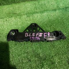 Запчасть крепление бампера переднее правое MAZDA AXELA