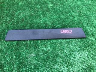 Запчасть накладка на порог задняя правая TOYOTA PRIUS