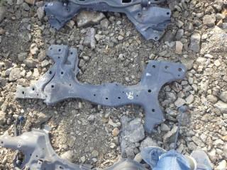 Запчасть балка под двс передняя Toyota SPRINTER