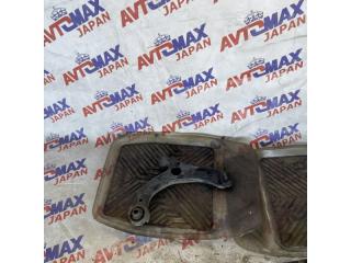 Запчасть рычаг передний правый Daihatsu Mira