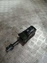 Фото запчасти ограничитель двери задний правый Volkswagen Polo 2008-2020 Б/У запчасть Запчасть ограничитель двери задний правый Volkswagen Polo 2008-2020