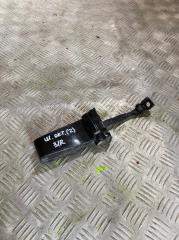 Фото запчасти ограничитель двери задний правый Skoda Octavia 2018 Б/У запчасть Запчасть ограничитель двери задний правый Skoda Octavia 2018