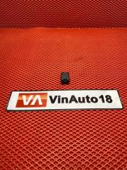 Фото запчасти ручка открывания капота Mitsubishi L200 2012 Б/У запчасть Запчасть ручка открывания капота Mitsubishi L200 2012