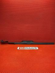 Фото запчасти накладка на порог внутренняя левая Skoda Rapid 2016 Б/У запчасть Запчасть накладка на порог внутренняя левая Skoda Rapid 2016