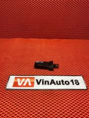 Фото запчасти ограничитель двери задний правый Skoda Octavia 2016 Б/У запчасть Запчасть ограничитель двери задний правый Skoda Octavia 2016