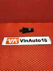 Фото запчасти ограничитель двери передний правый Skoda Rapid 2016 Б/У запчасть Запчасть ограничитель двери передний правый Skoda Rapid 2016