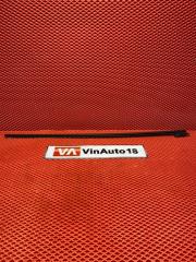 Фото запчасти уплотнитель стекла задний правый Skoda Rapid 2016 Б/У запчасть Запчасть уплотнитель стекла задний правый Skoda Rapid 2016