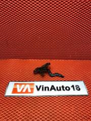 Фото запчасти замок капота Renault Sandero Stepway 2019 Б/У запчасть Запчасть замок капота Renault Sandero Stepway 2019