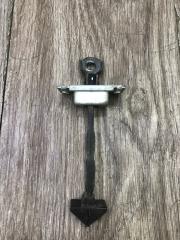 Запчасть ограничитель двери задний левый Mazda 3 2006