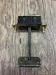 Запчасть ограничитель двери задний левый Mercedes E-Class 2003