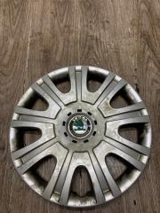 Запчасть колпак колеса Skoda Octavia 2004