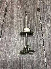 Запчасть ограничитель двери передний левый Volkswagen Polo 2000