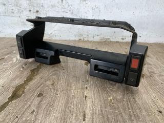 Запчасть накладка на панель приборов Nissan Bluebird 1991