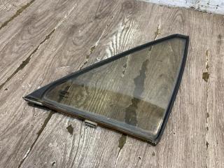 Запчасть форточка двери задняя правая Nissan Bluebird 1991