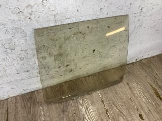 Запчасть стекло ветровое заднее правое Nissan Bluebird 1991