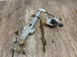 Запчасть стеклоподъемник задний правый Nissan Bluebird 1991