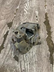 Запчасть замок двери задний правый Nissan Bluebird 1991