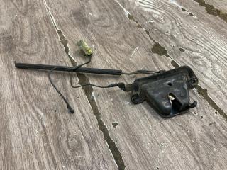 Запчасть замок багажника Nissan Bluebird 1991