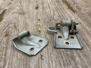 Фото запчасти петля двери передняя правая Fiat Punto 1999 контрактная запчасть Запчасть петля двери передняя правая Fiat Punto 1999